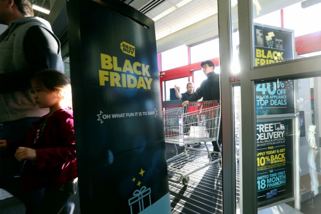 Black Friday weekend 2016: Shoppers continue to visit stores to grab the best deals