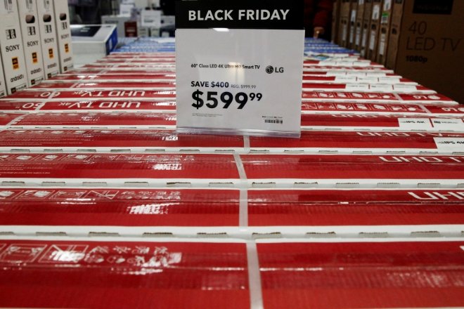 Black Friday weekend 2016: Shoppers continue to visit stores to grab the best deals