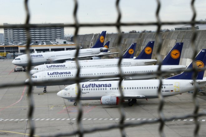 Lufthansa cancels almost 900 flights as pilots' strike continues