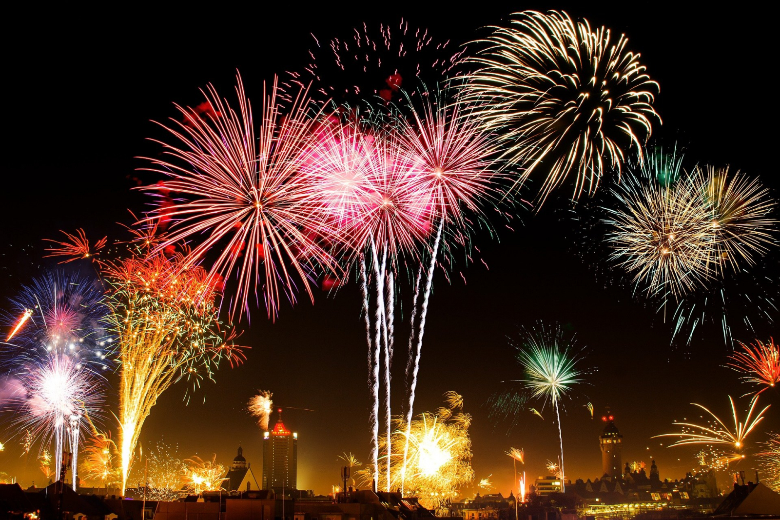 New Year's Eve Fireworks 2024 Live Stream Online from London, New York