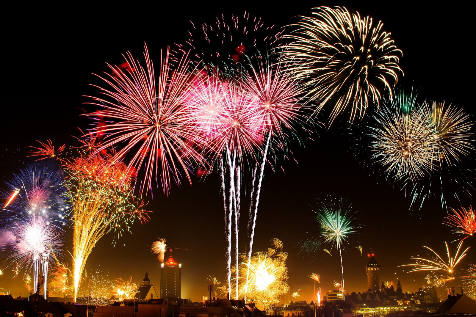 New Year's Eve Fireworks 2025 Live Stream Online from London, New York