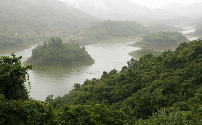 Floods kill at least 13 people in central Vietnam Floods kill at least 13 people in central Vietnam