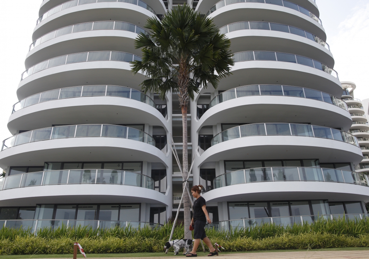 25-year-old woman dies after falling from Punggol flat