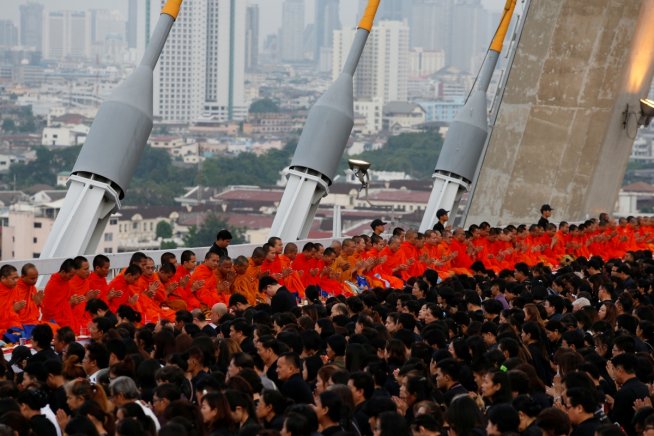 Thais celebrate late King Bhumibol's birthday by mass gathering