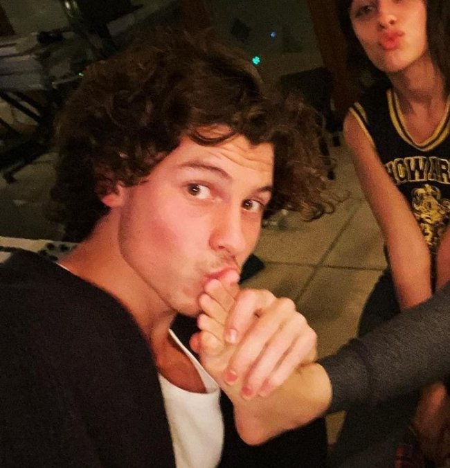 Shawn Mendes Has 'Foot Fetish'? Photo Shows Singer Kissing Camila Cabello's  Foot on Valentine's Day