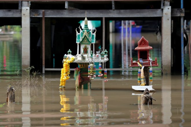 Deadly flooding in Thailand kills 14, water spreads to 12 provinces