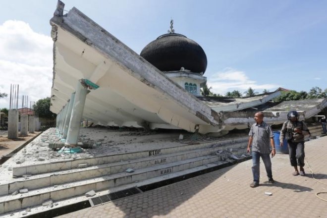 Aceh earthquake: 100 dead, scores missing; medical facilities stretched as injured pile up