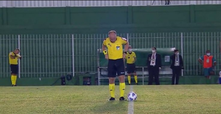 De Silva referee 