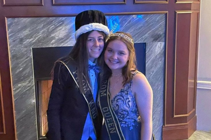 Lesbian couple crowned Prom King & Queen Lesbian couple crowned Prom King & Queen