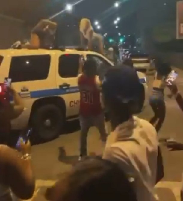 Women twerking Women twerking