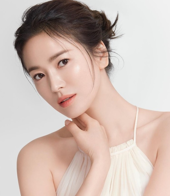 Song Hye Kyo Shines Bright in White Outfit; Explains Why She Always ...