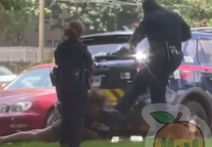 Atlanta Police sergeant kicks woman in thehead