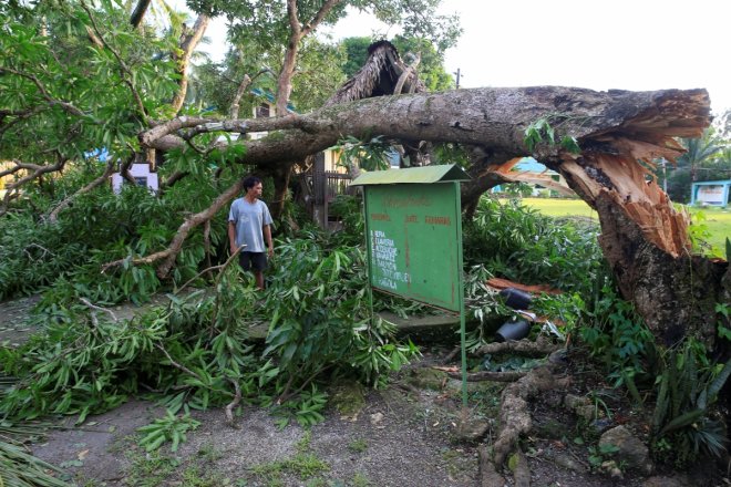 Christmas typhoon kills 4, destroys homes in Philippines (PHOTOS)