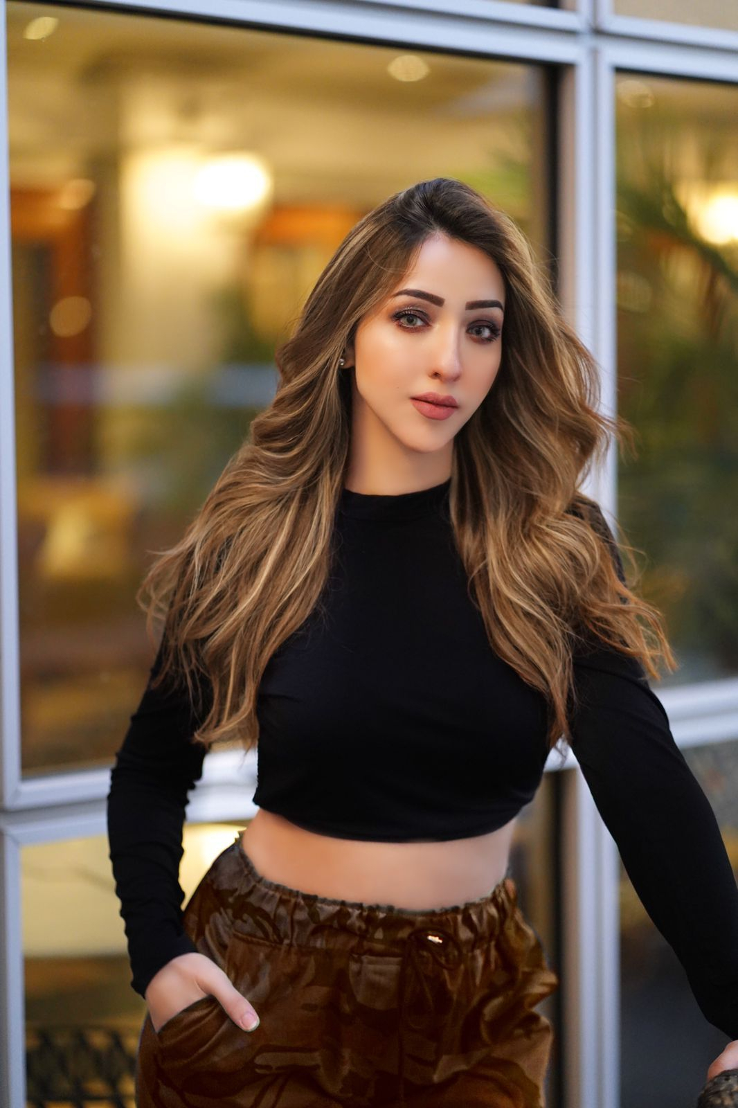 Sofia Kan Sex Com - Beauty blogger Afsha Khan streams her shopping haul live, gains tremendous  impressions