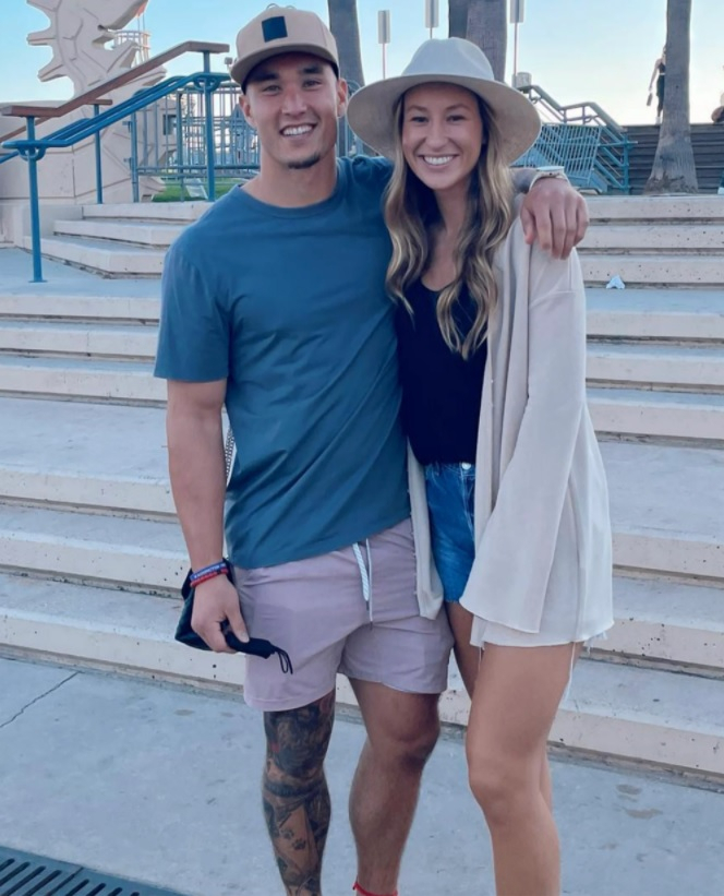 Rams' Taylor Rapp celebrates Super Bowl win by proposing to his girlfriend  on the field: More than one ring tonight - CBS News