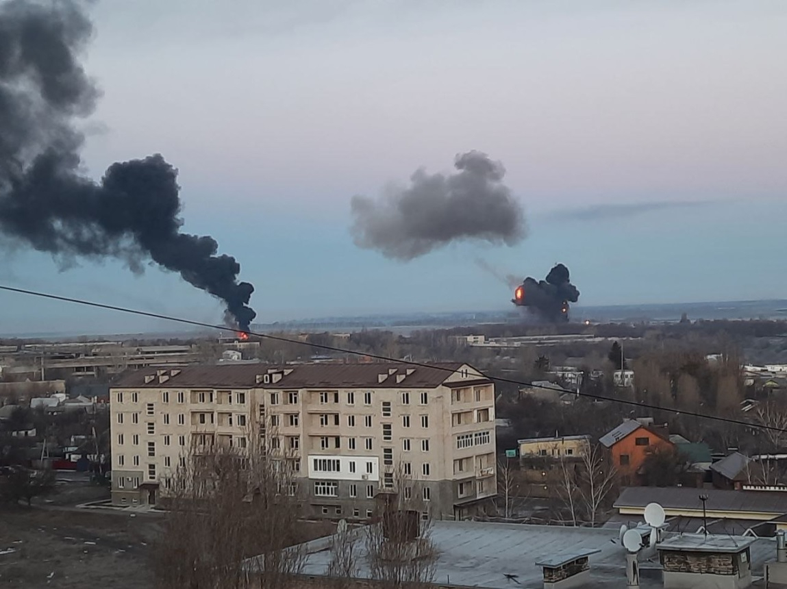 War on Ukraine: Russia Bombs Kiev, Kharkiv, and Odessa; Boryspil Airport Seized, Mariupol Under Siege [VIDEOS]