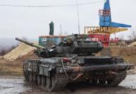 Russian soldier surrenders tank