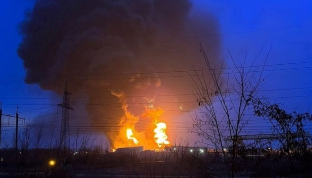 Explosions at Russian oil depot after Ukranian airstrike