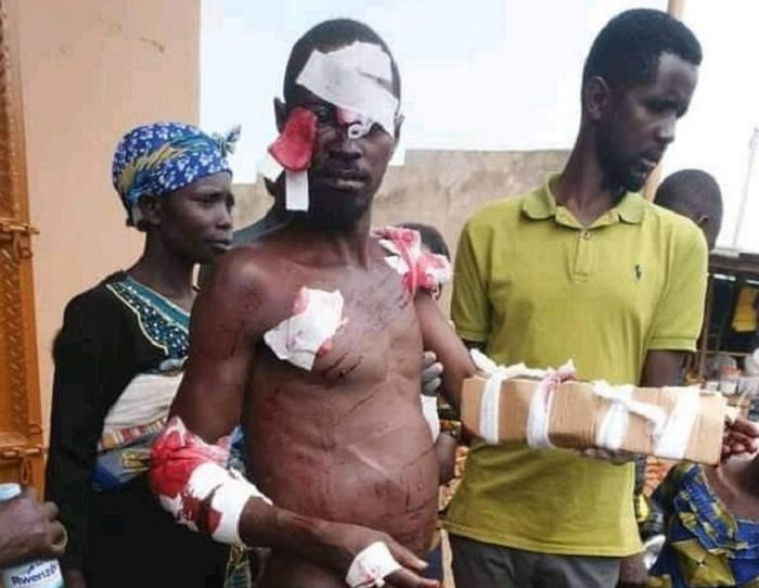 Man kills lion Man kills lion