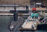 Russian forces loading Kalibr missiles into Veliky Novgorod submarine