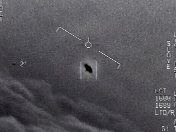 Pentagon showed declassified videos of UFO incidents Pentagon showed declassified videos of UFO incidents