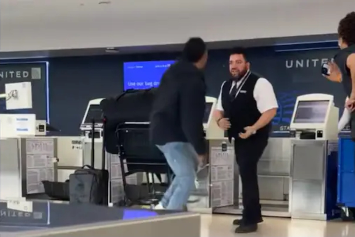 United Airlines Fires Worker Who Brawled With Ex Nfl Player Brendan Langley At Newark Airport 