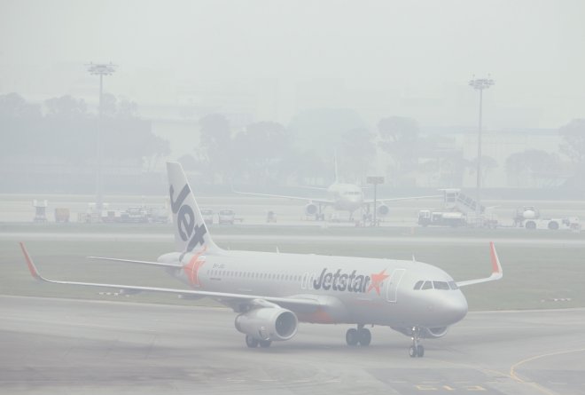 Jetstar plane depressurises in air, lands safely back at Changi Airport Jetstar plane depressurises in air, lands safely back at Changi Airport