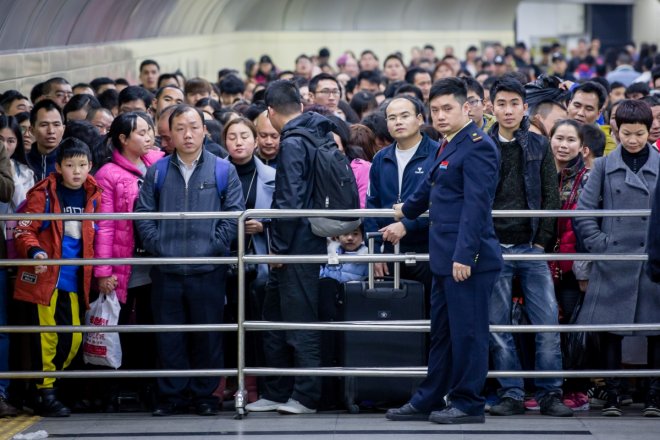 Hundreds of millions of people travel home for Chinese New Year causing a complete chaos [PHOTOS]