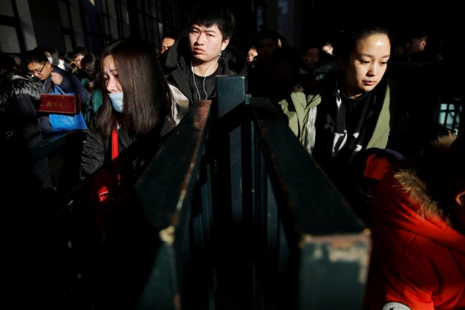 Hundreds of millions of people travel home for Chinese New Year causing a complete chaos [PHOTOS]