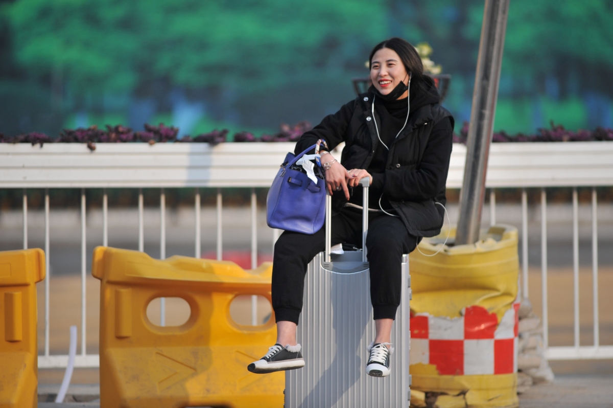 Hundreds of millions of people travel home for Chinese New Year causing a complete chaos [PHOTOS]