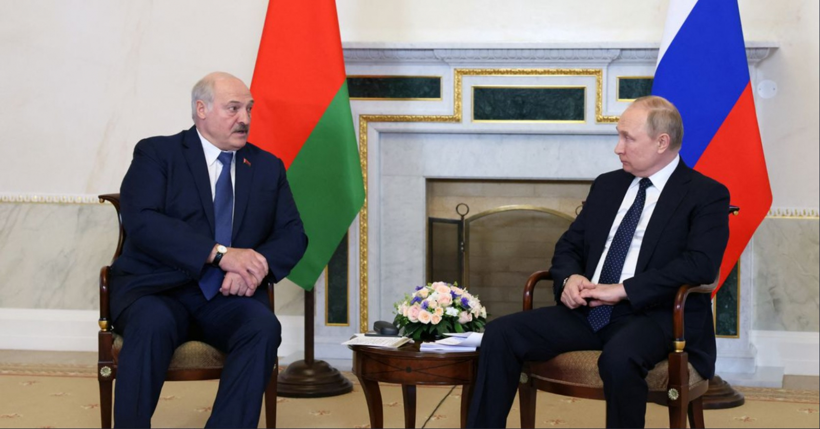 Lukashenko Says Belarusian Aircraft Can Carry Nuclear Weapons; Warns ...