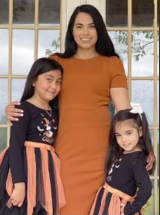 Flores with her daughters Flores with her daughters