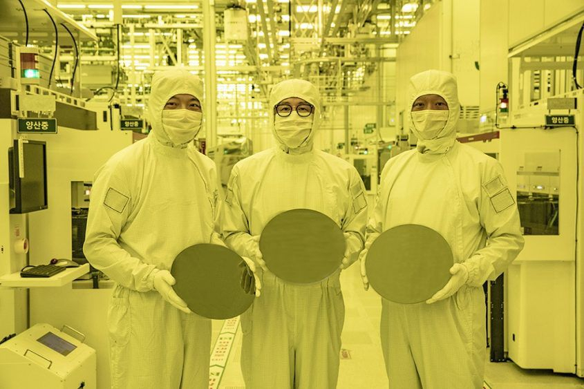 Samsung Takes On Taiwan Chip Maker Rival TSMC And Begins Mass ...