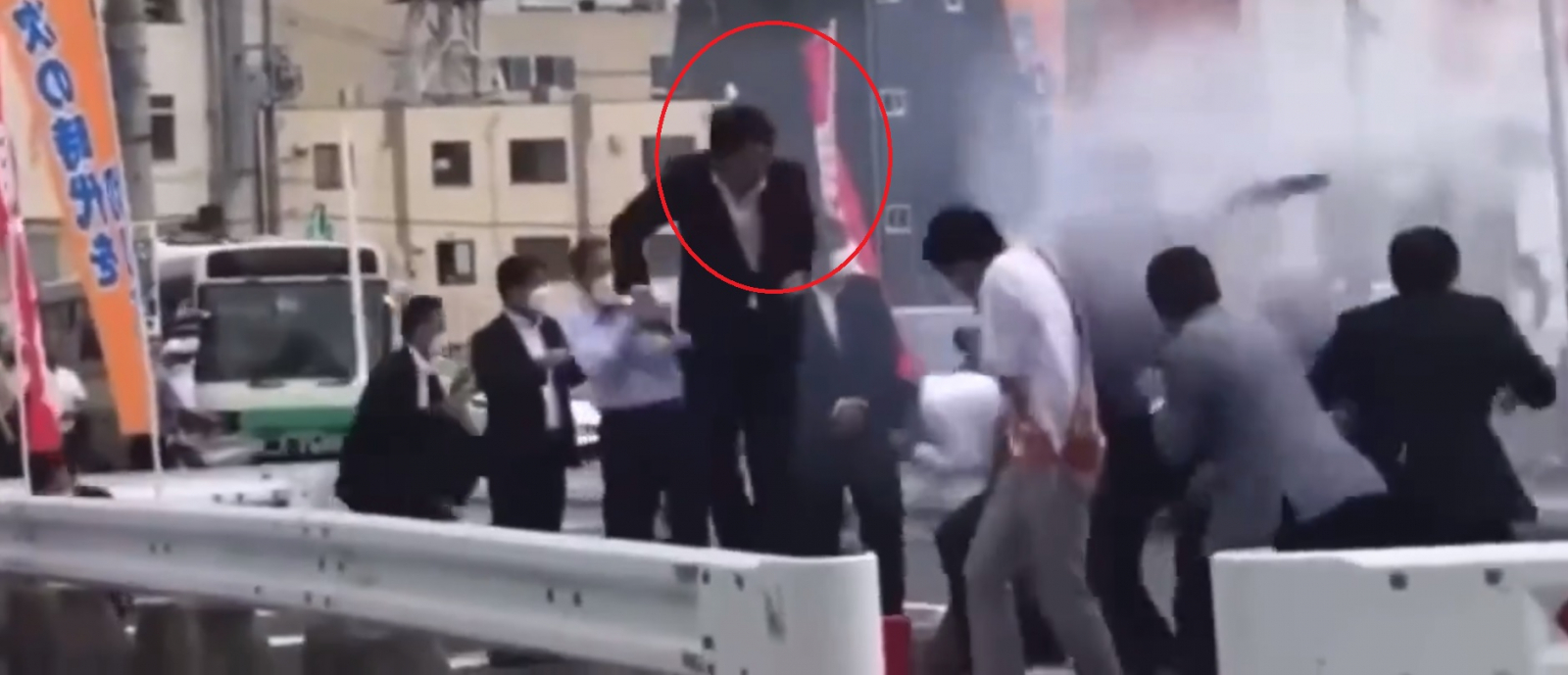 Chilling Video Captures Moment Tetsuya Yamagami Shoots Shinzo Abe From Behind As He Holds His