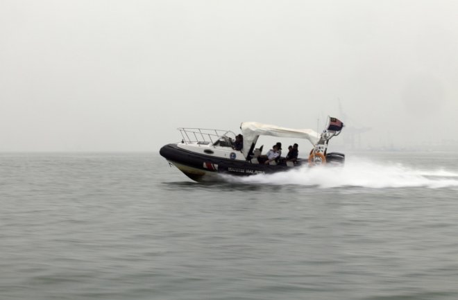 Boat carrying 28 Chinese tourists goes missing off Malaysia Boat carrying 28 Chinese tourists goes missing off Malaysia
