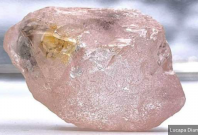 The 170-carat diamond is discovered in the Lulo mine in Angola.