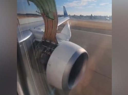 Alaska Airlines Plane's Engine Cover Peeling Off Automatically