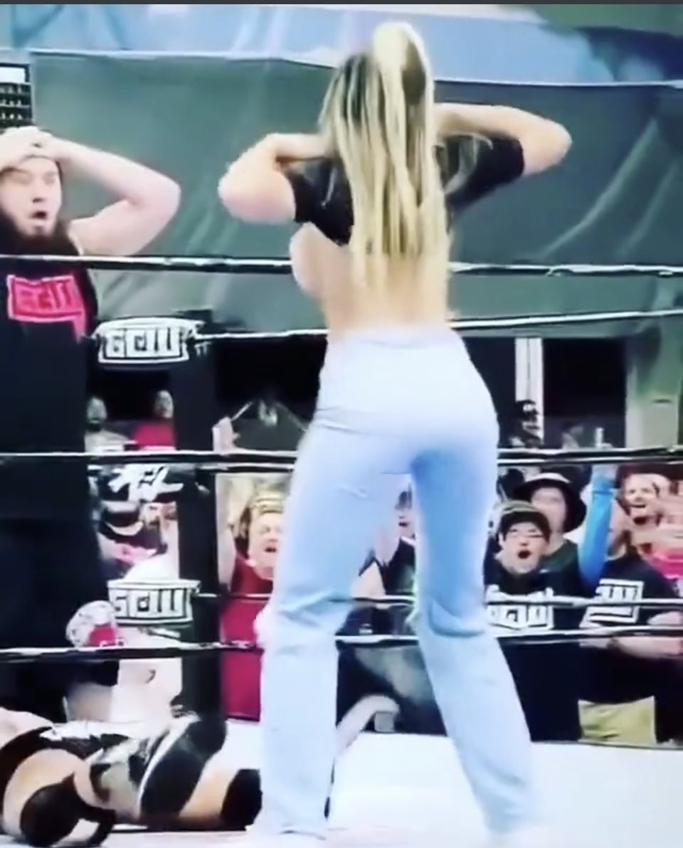 Video Shows Ex-WWE Star Chelsea Green Flashing Her Boobs To Distract Her Husbands Rival In Ring; Crowd Goes Wild (WATCH)