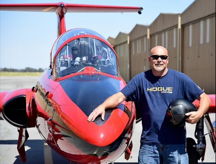 Horrifying Moment Stunt Pilot Is Killed in Front of Thousand of