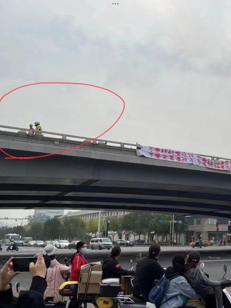 Peng Lifa staged protest at a bridgeinBeijing