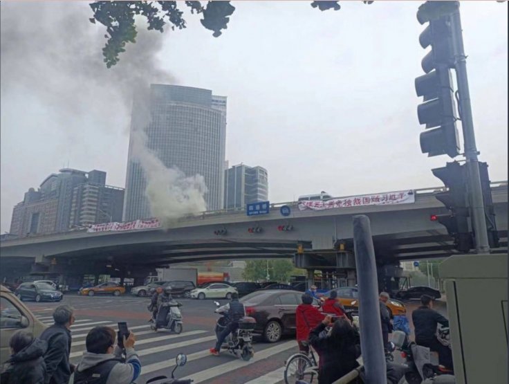 Peng Lifa staged protest at a bridgeinBeijing