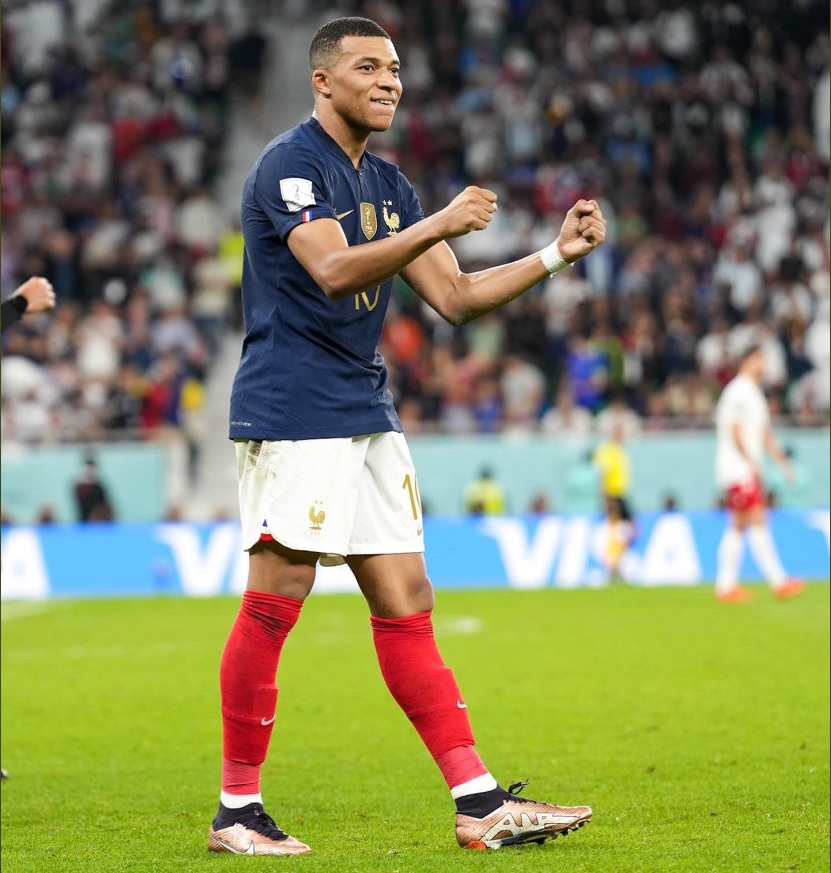 Dramatic Video Captures Moment Kylian Mbappe Is Snubbed By English ...