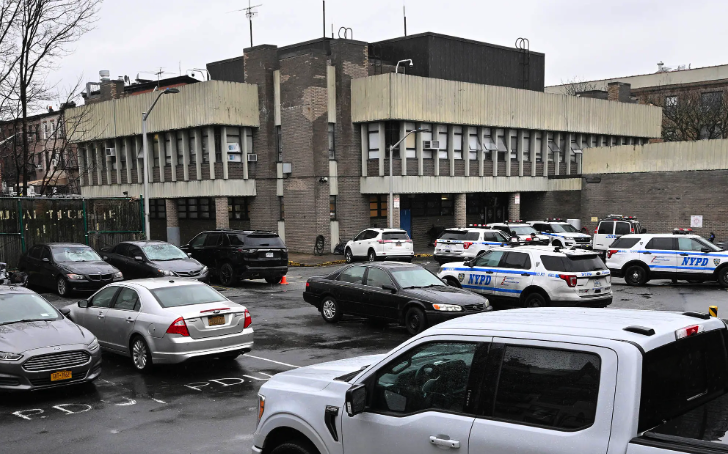 Two Nypd Officers Caught Having Sex In Precincts Parking Lot 