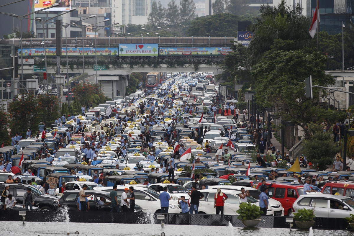 Chaos in Jakarta as anti-Uber agitation turns violent
