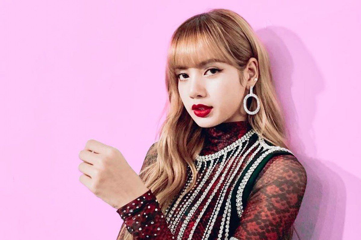 Выступление блэк пинк лиса. Лиса из BLACKPINK 2018. Лариса из BLACKPINK. BLACKPINK PICSART Lisa. Лиса Блэк Пинк 2022.