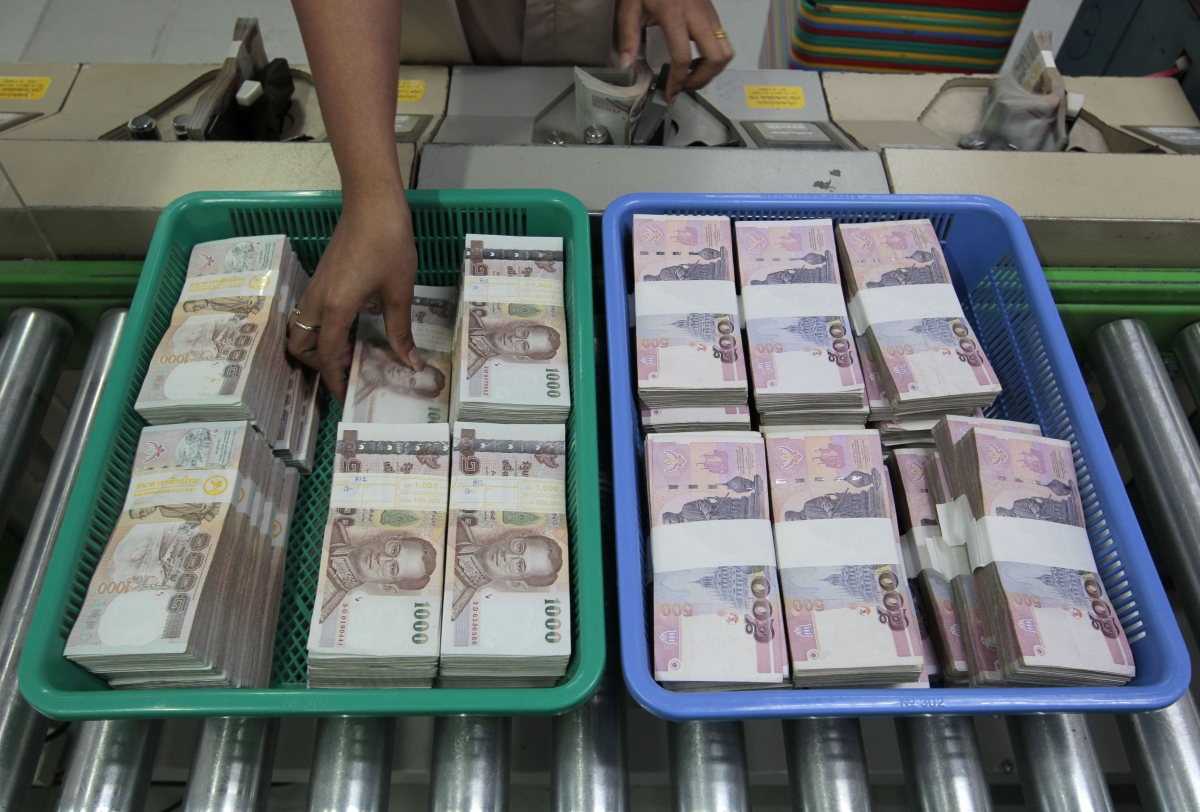 Даю деньги на еду. Валюта Тайланда 2022. Деньги Тайланда. Валюта Тайланда фото. Обмен валюты в Таиланде.