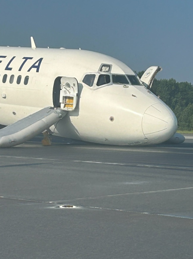 Chilling Video Captures Moment Delta Flight With 96 Passengers Aboard ...