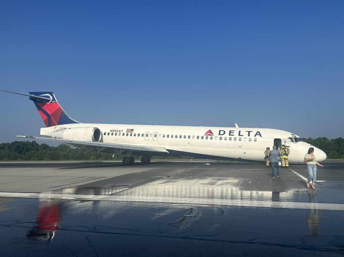 Chilling Video Captures Moment Delta Flight With 96 Passengers Aboard ...