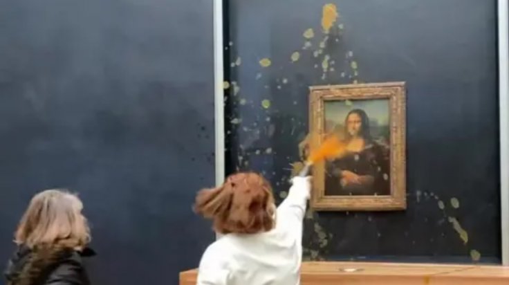 Mona Lisa attacked