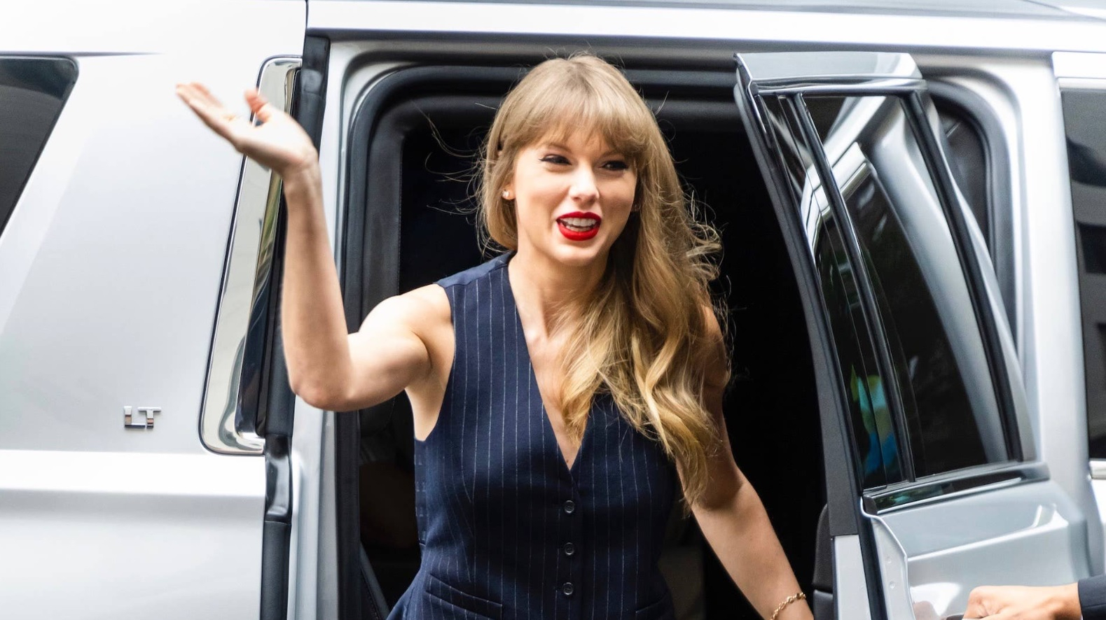 Taylor Swift Sells Her Private Jet After Threatening College Student